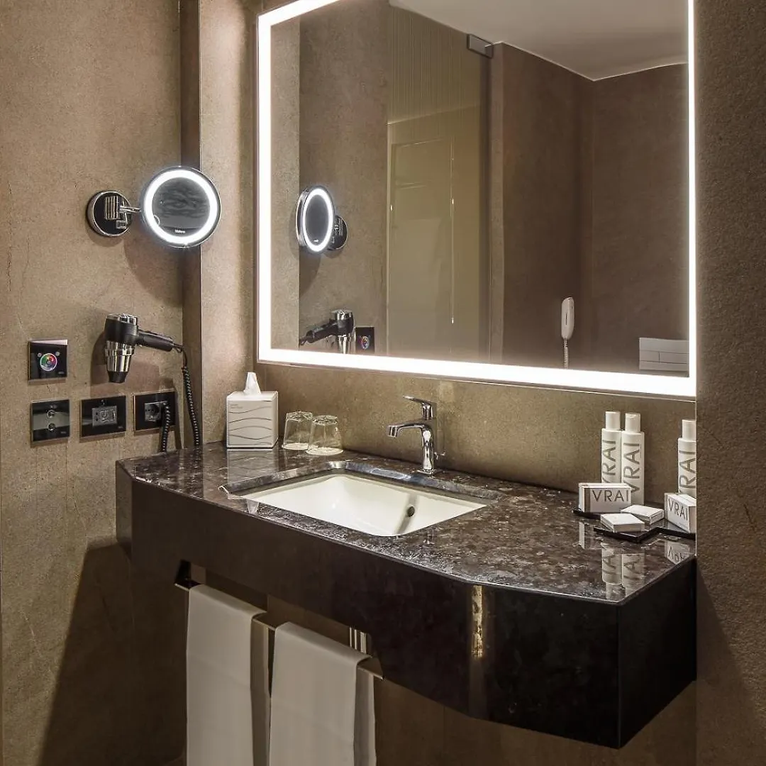 Hotel Cavour Milán 4*,