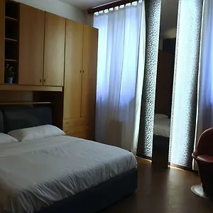 5Min Walk From Duomo! Apartment 100M2 Appartamento