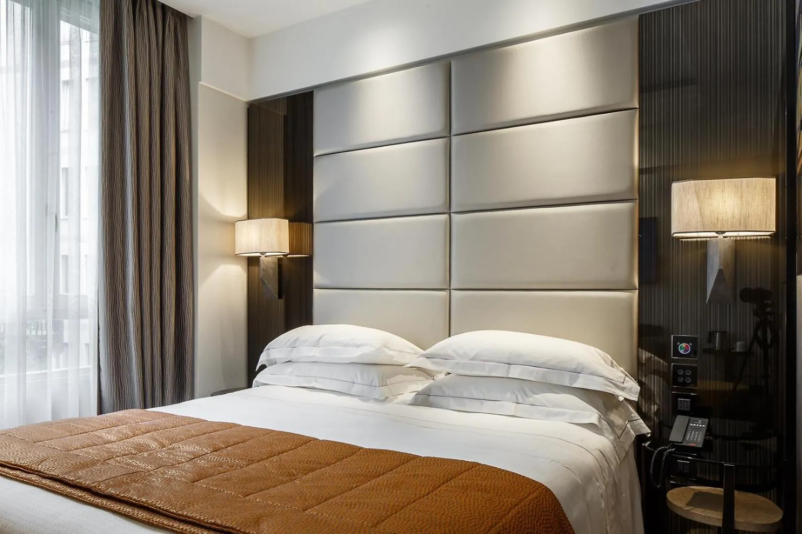 Hotel Cavour Milan 4*,