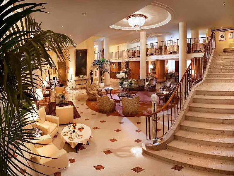 Hotel Cavour Milan 4*,